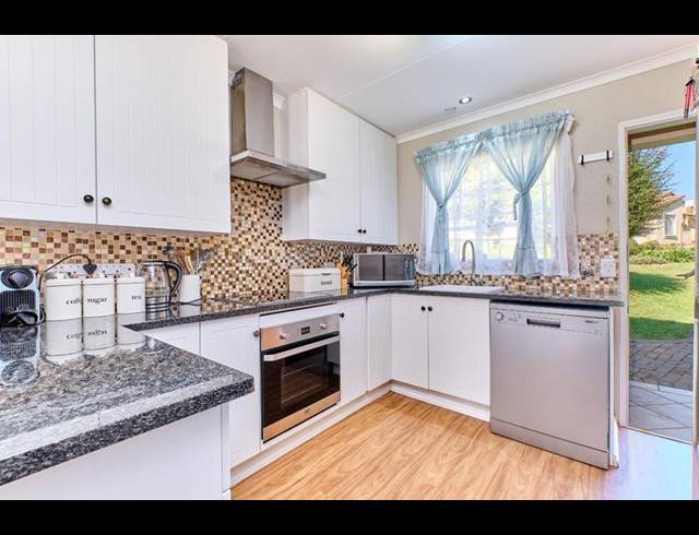 2 BEDROOM PROPERTY TO RENT IN CARENVALE